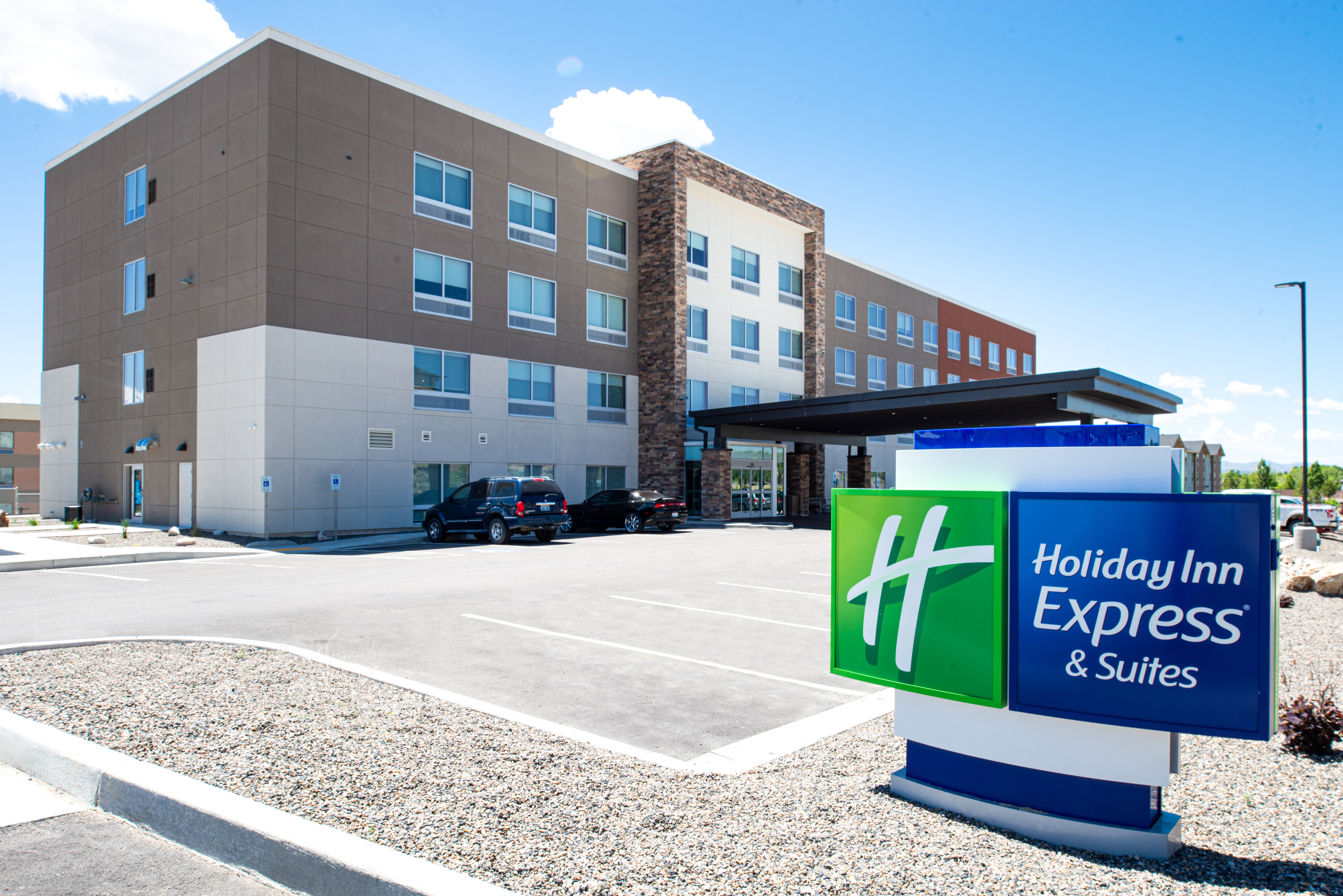 Holiday Inn Express & Suites Elko 10/10