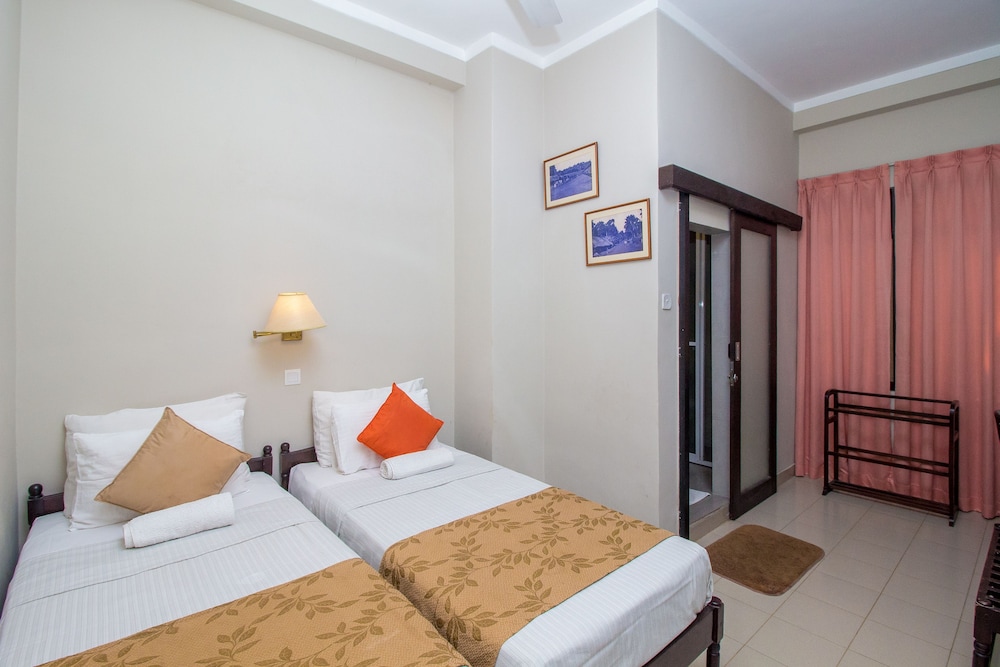BUDGET, TWIN BEDS, WITH FAN