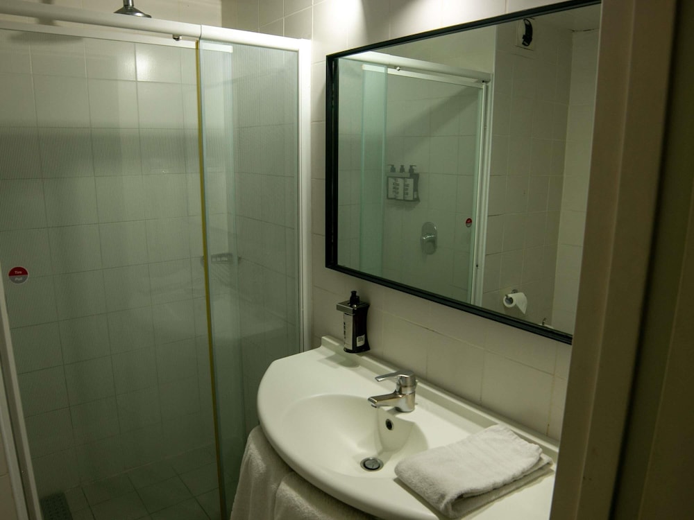 Ibis Mendoza 69/71