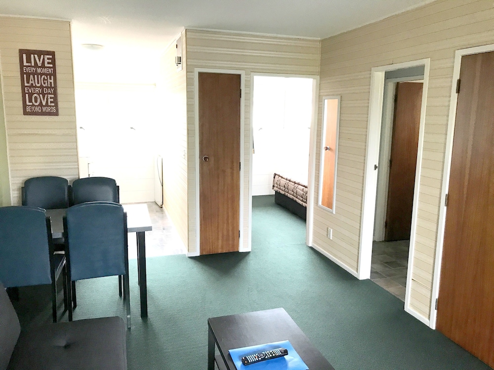 Greenview Motel 25/50
