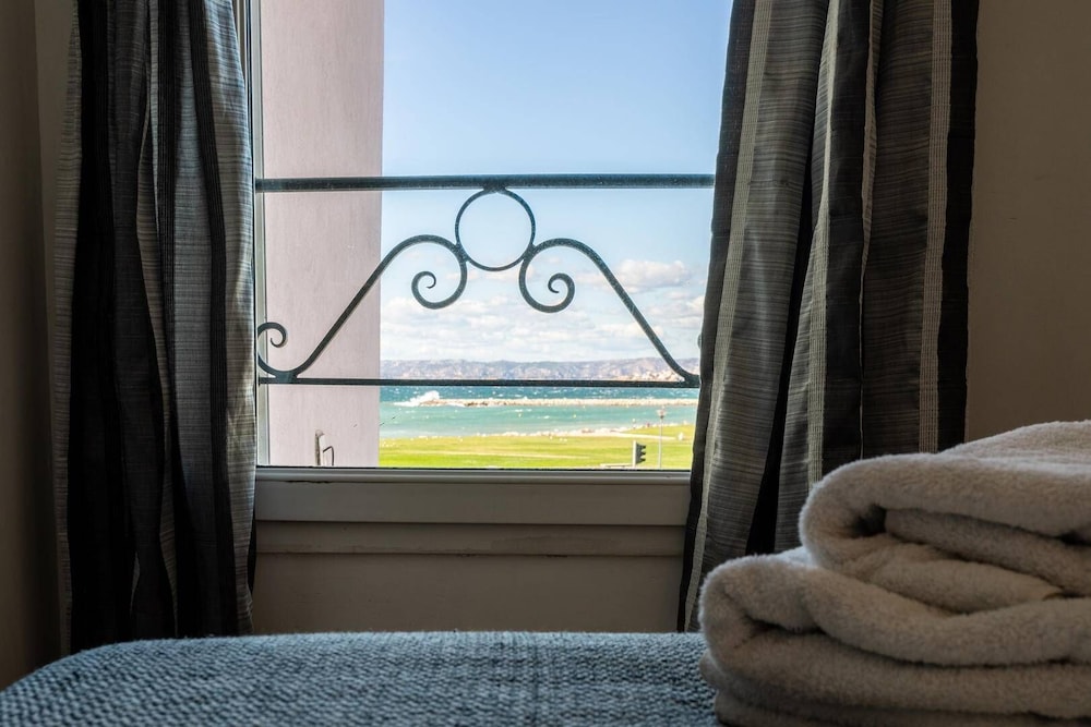 Hôtel Le Mistral 18/50