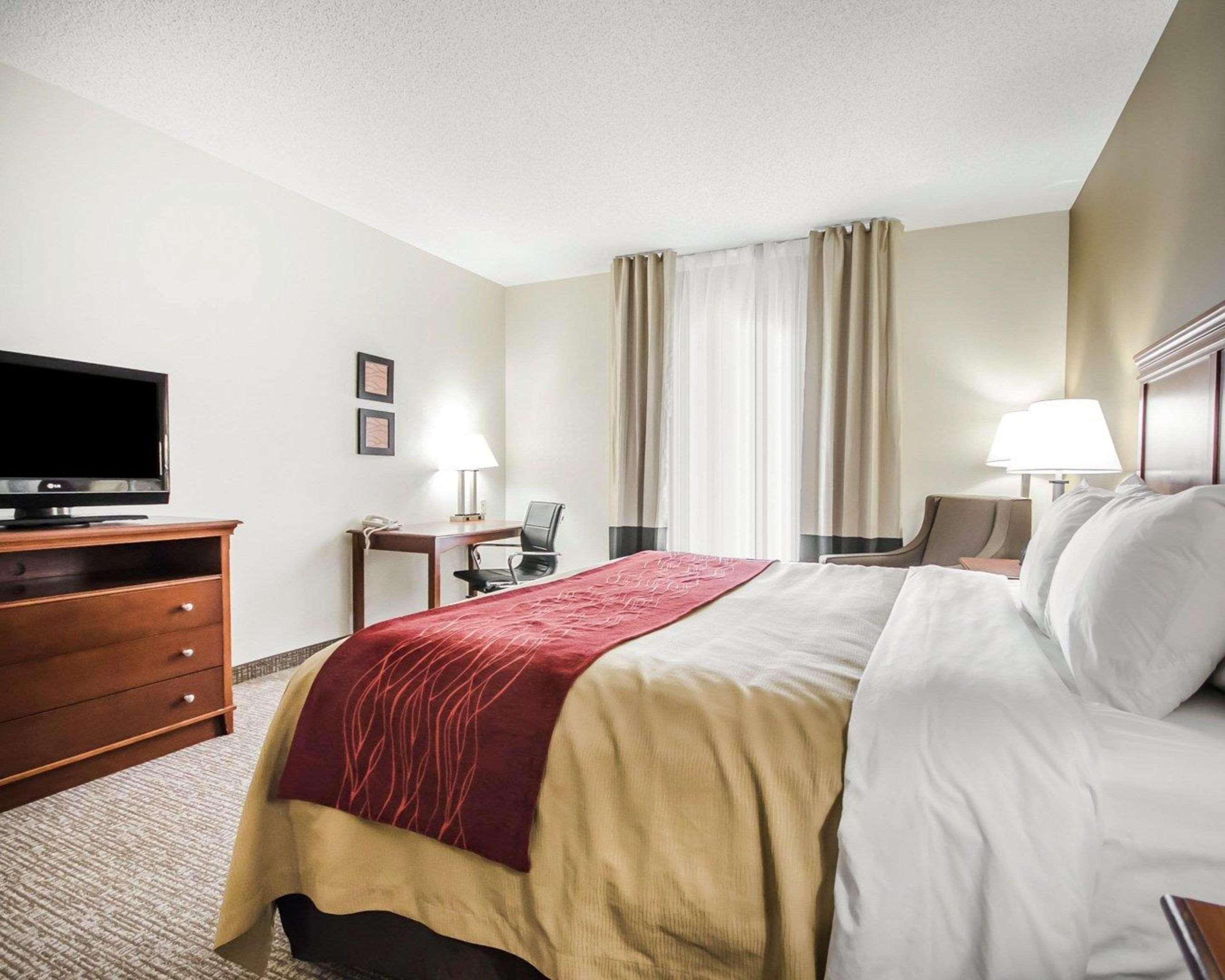 ROOM, KING BED