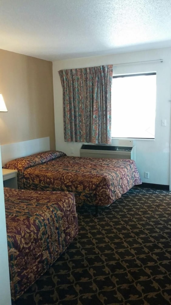 Super 7 Motel 15/22