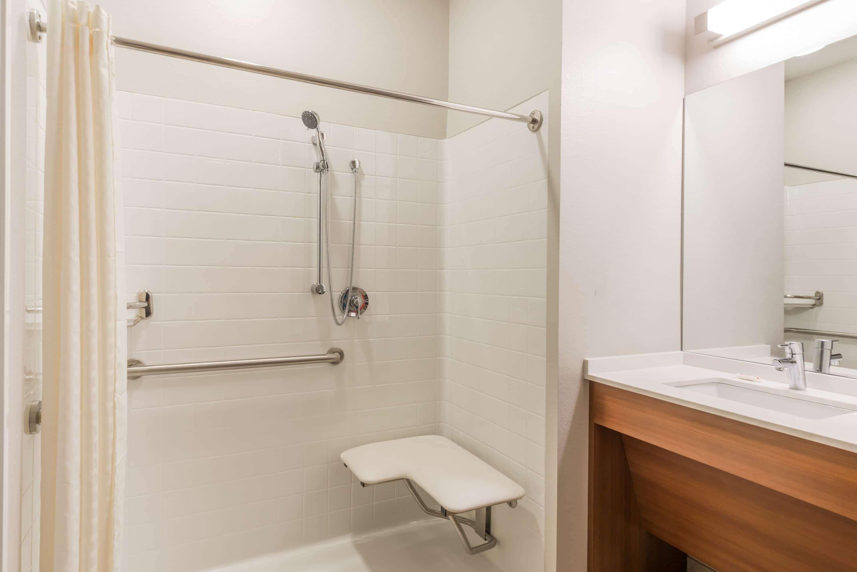 Microtel Inn and Suites By Wyndham Altoona 25/27