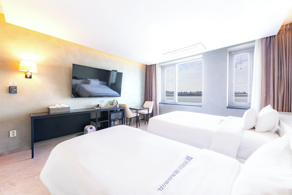 STANDARD, TWIN BEDS, OCEAN VIEW