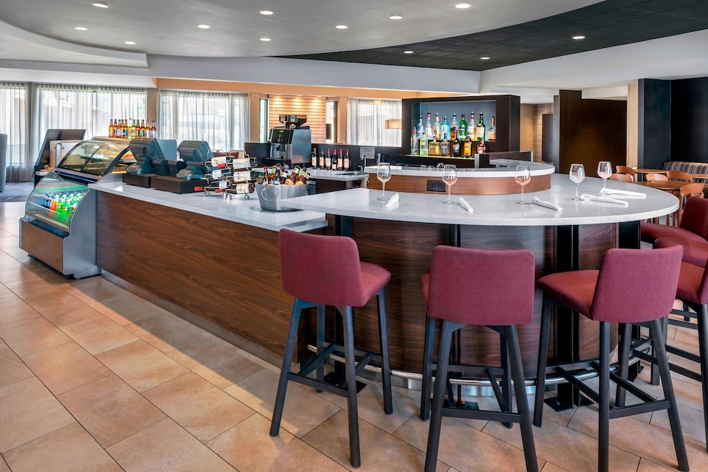 Courtyard By Marriott Newark Liberty International Airport 29/37