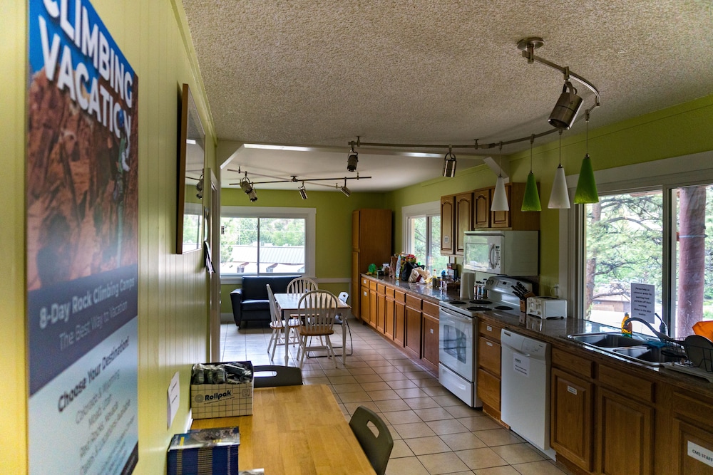 Estes Park Adventure Hostel 22/26