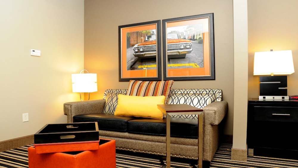 HOLIDAY INN EXPRESS COVINGTON MADISONVILLE 31/49