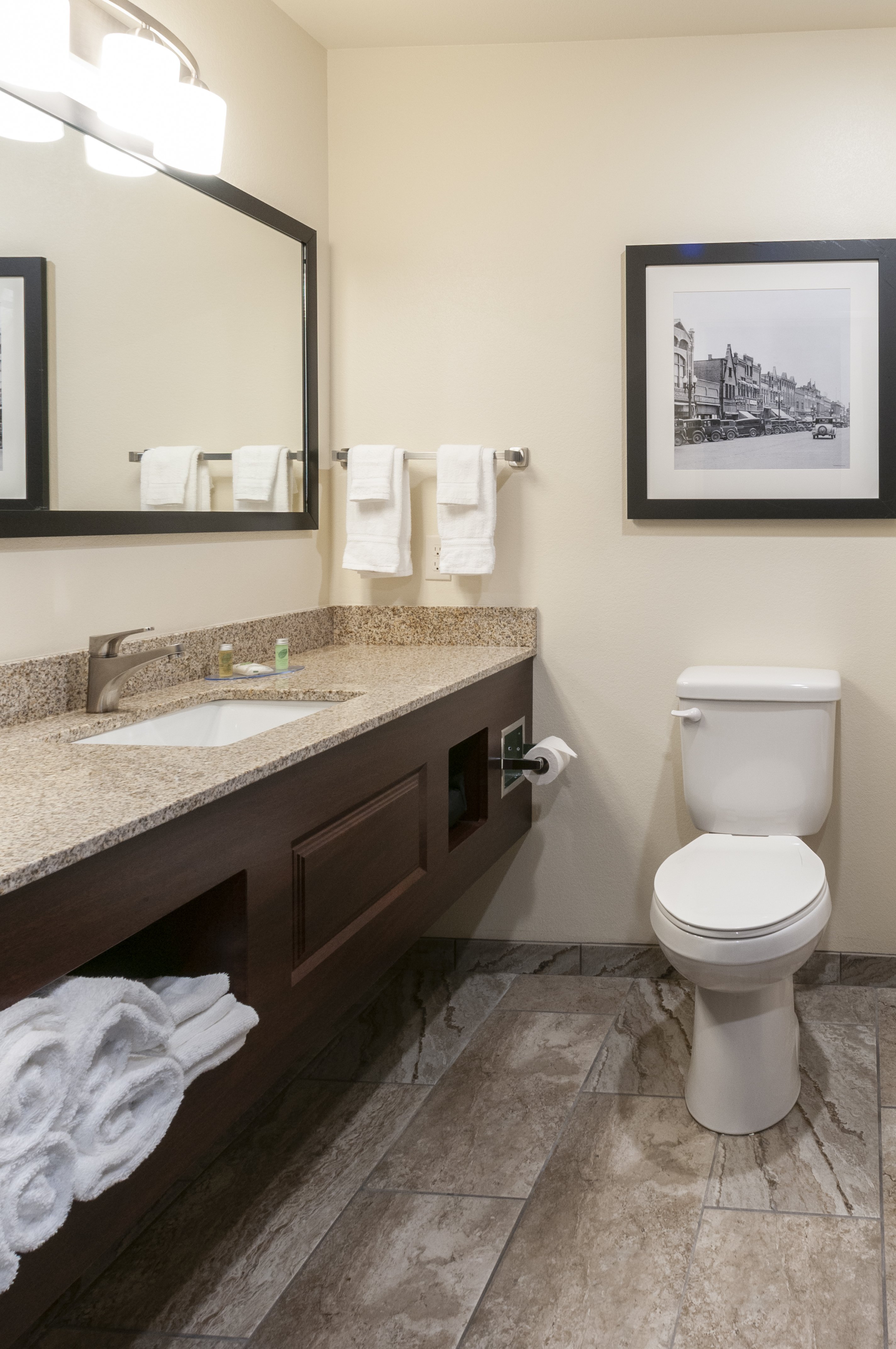 Cobblestone Hotel & Suites - Appleton International Airport 61/62