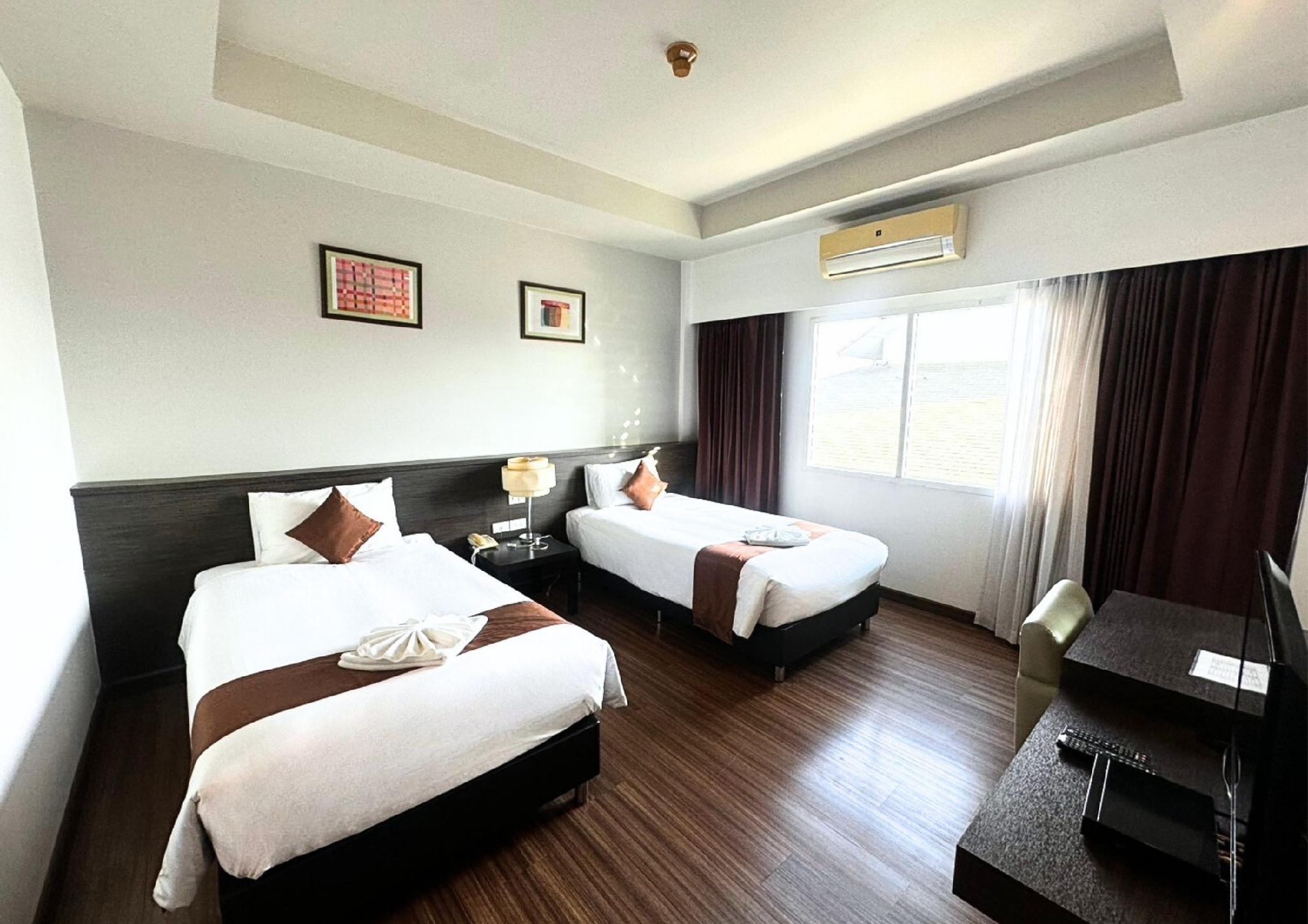 Deluxe, Double or Twin Bed