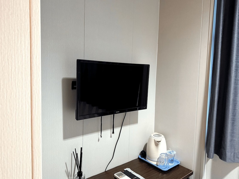 K Hotel 14 33/48
