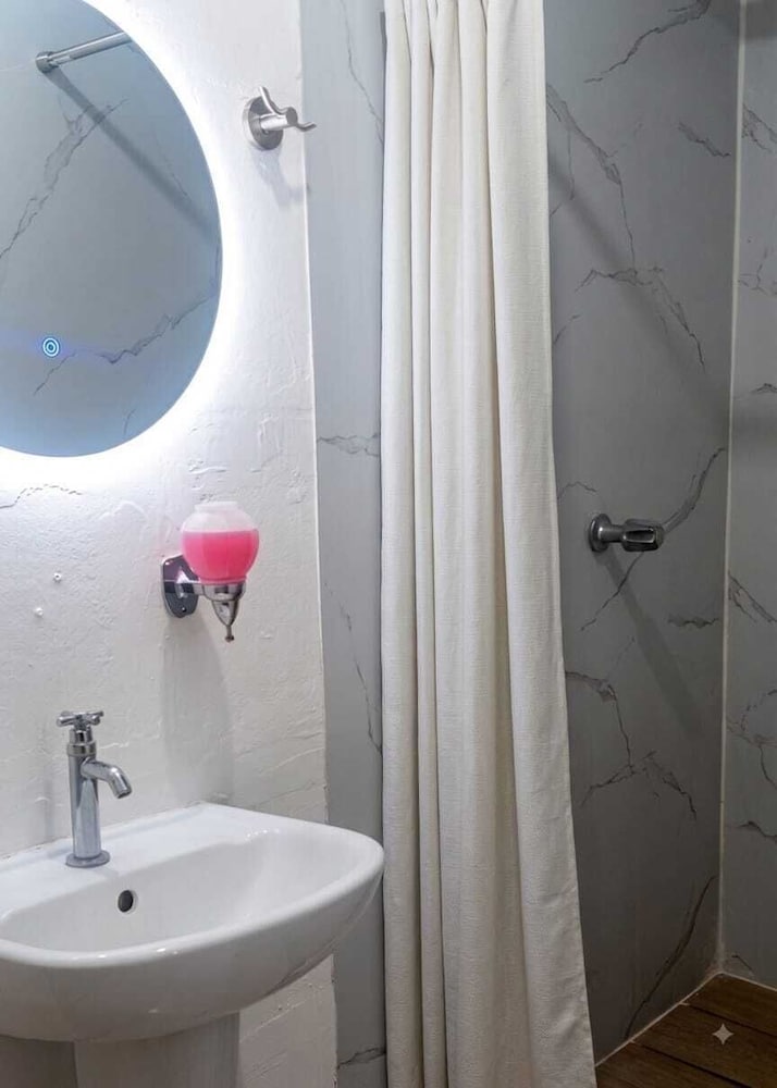 Alojamiento El Salvador Guest House 45/50