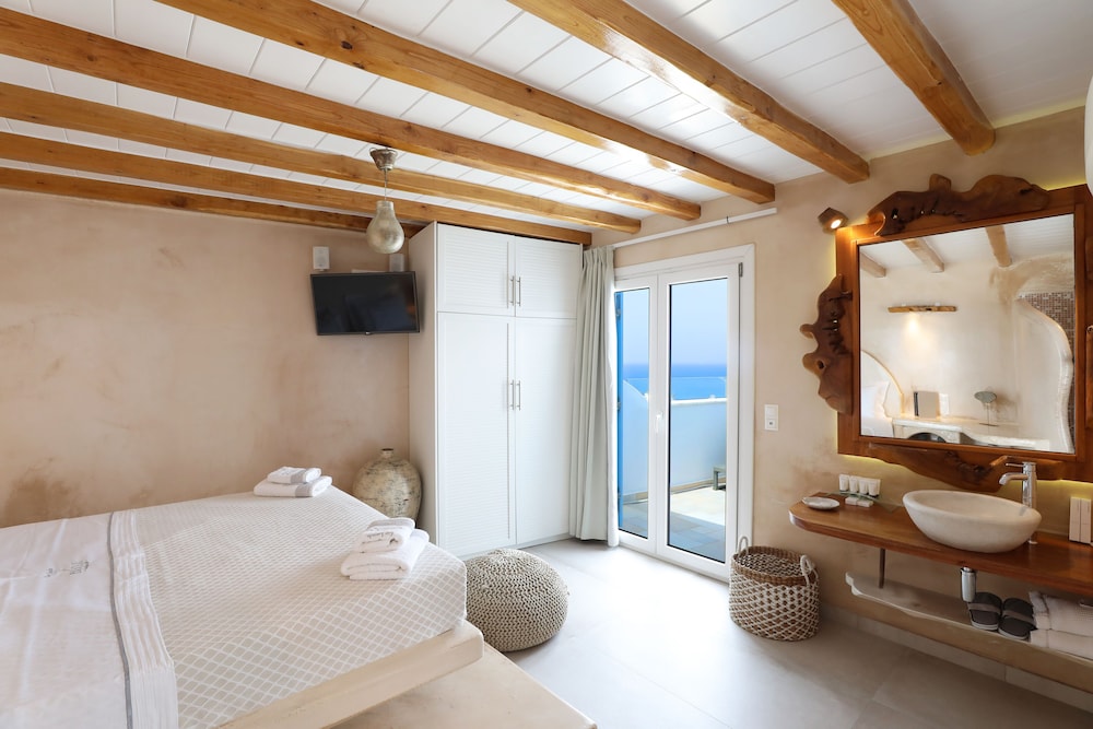 JUNIOR SUITE, SEA VIEW, OUTDOOR JETTED TUB