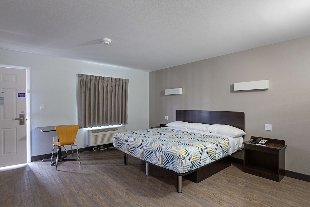 Motel6 Show Low, AZ 9/33