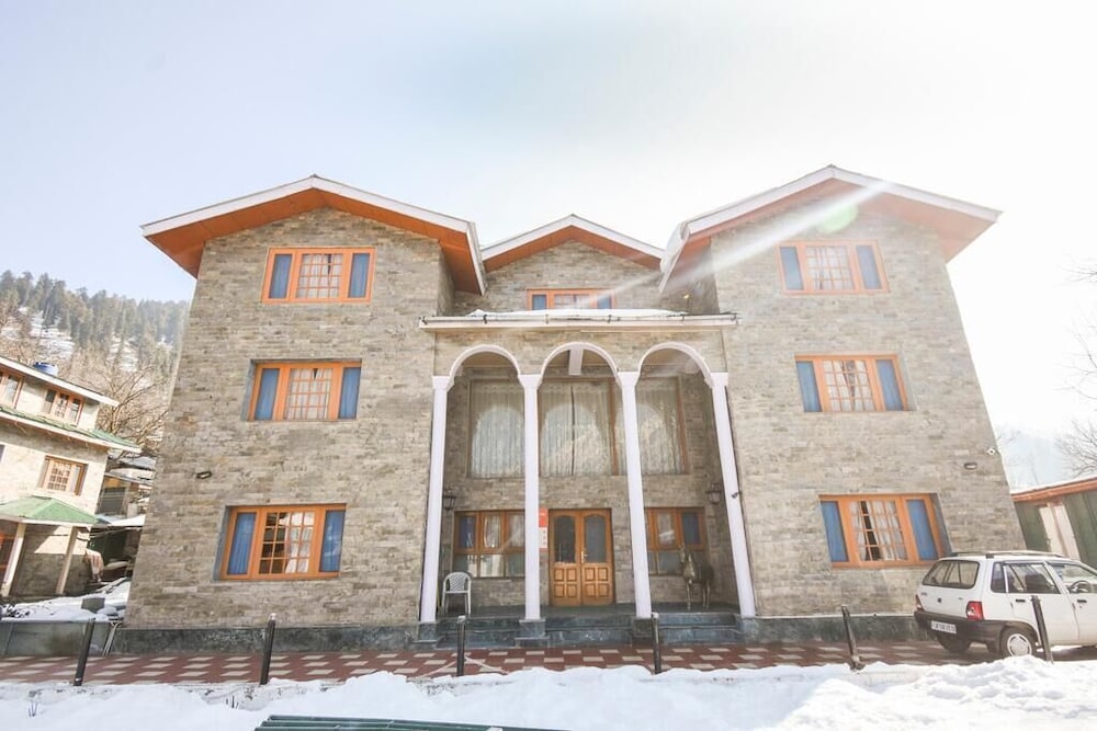 Hotel Abshar 1/23