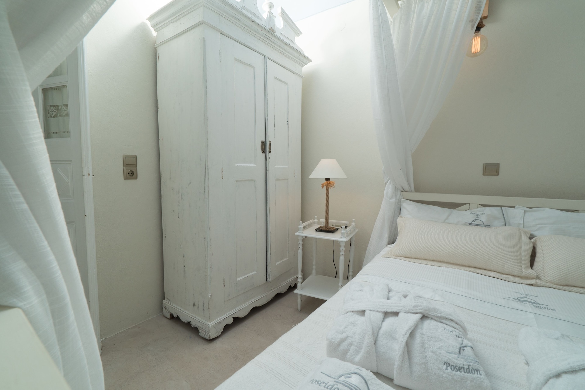 4 BEDROOMS, VILLA