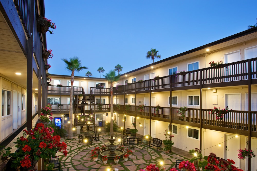 Ocean Beach Hotel 6/69