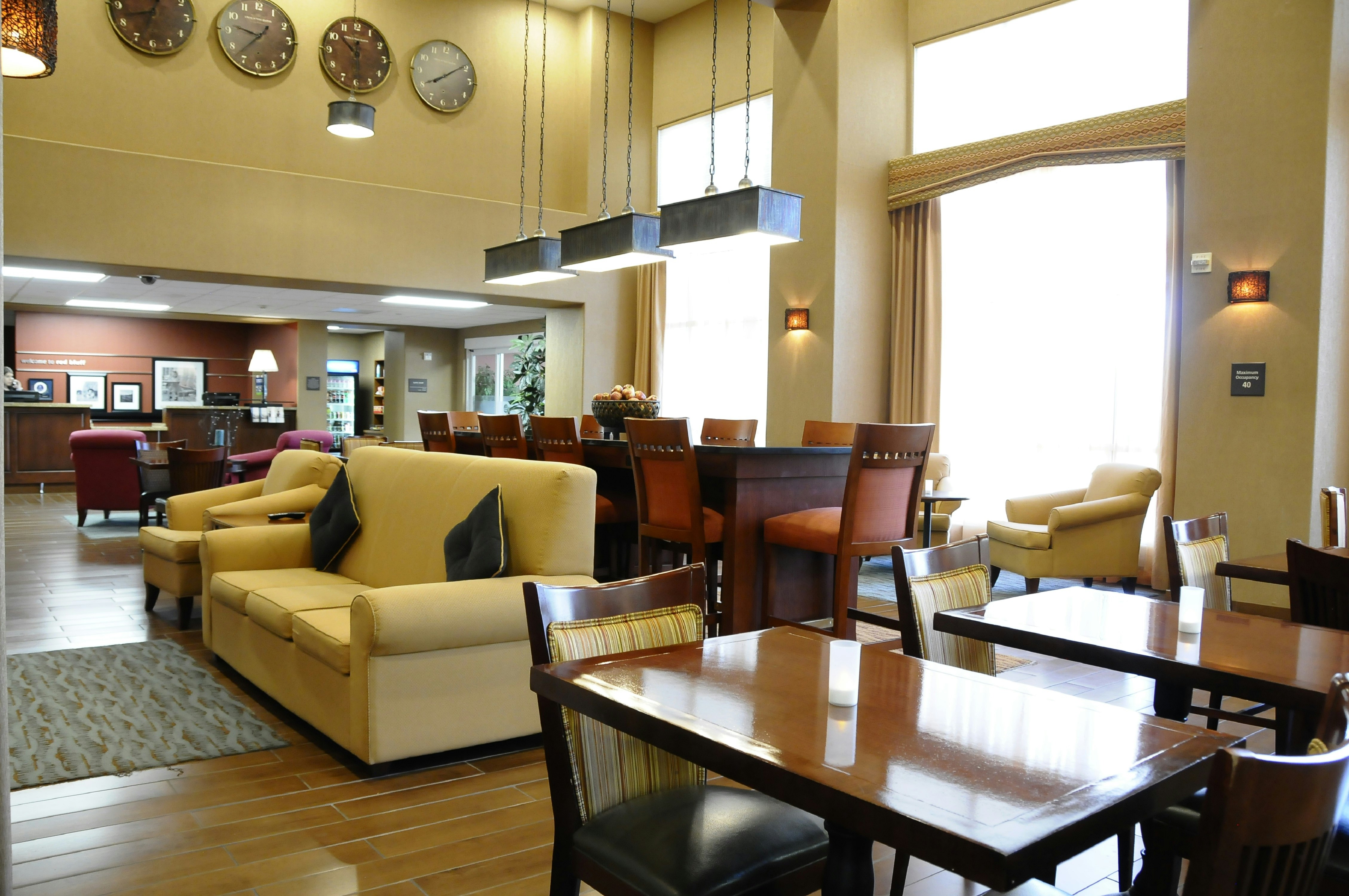 Hampton Inn Suites Red Bluff 24/38