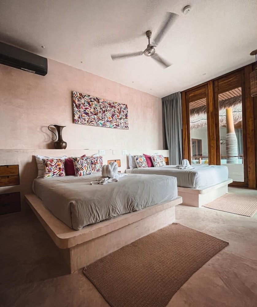 STANDARD, 2 QUEEN BEDS, GARDEN VIEW