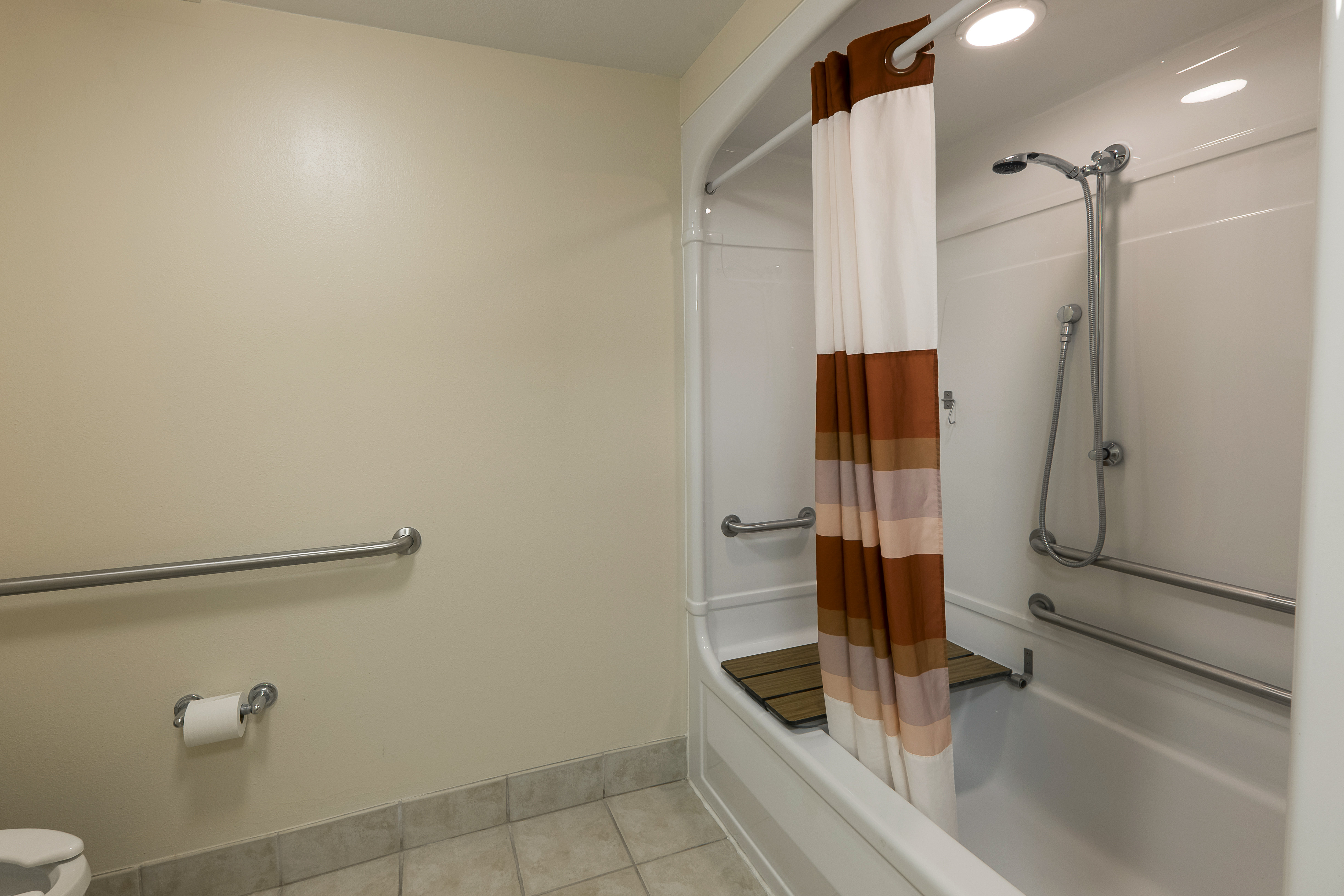 Suite, King Bed, Accessible, Red Roof PLUS Long Island - Garden City 3/3