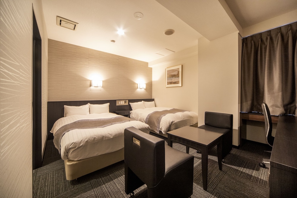 ROOM, TWIN BEDS, SMOKING