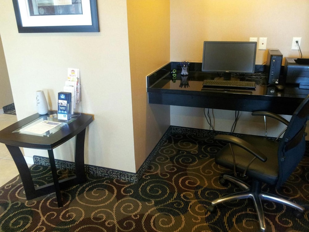 Cobblestone Inn &amp; Suites -- Hartington, NE 36/39