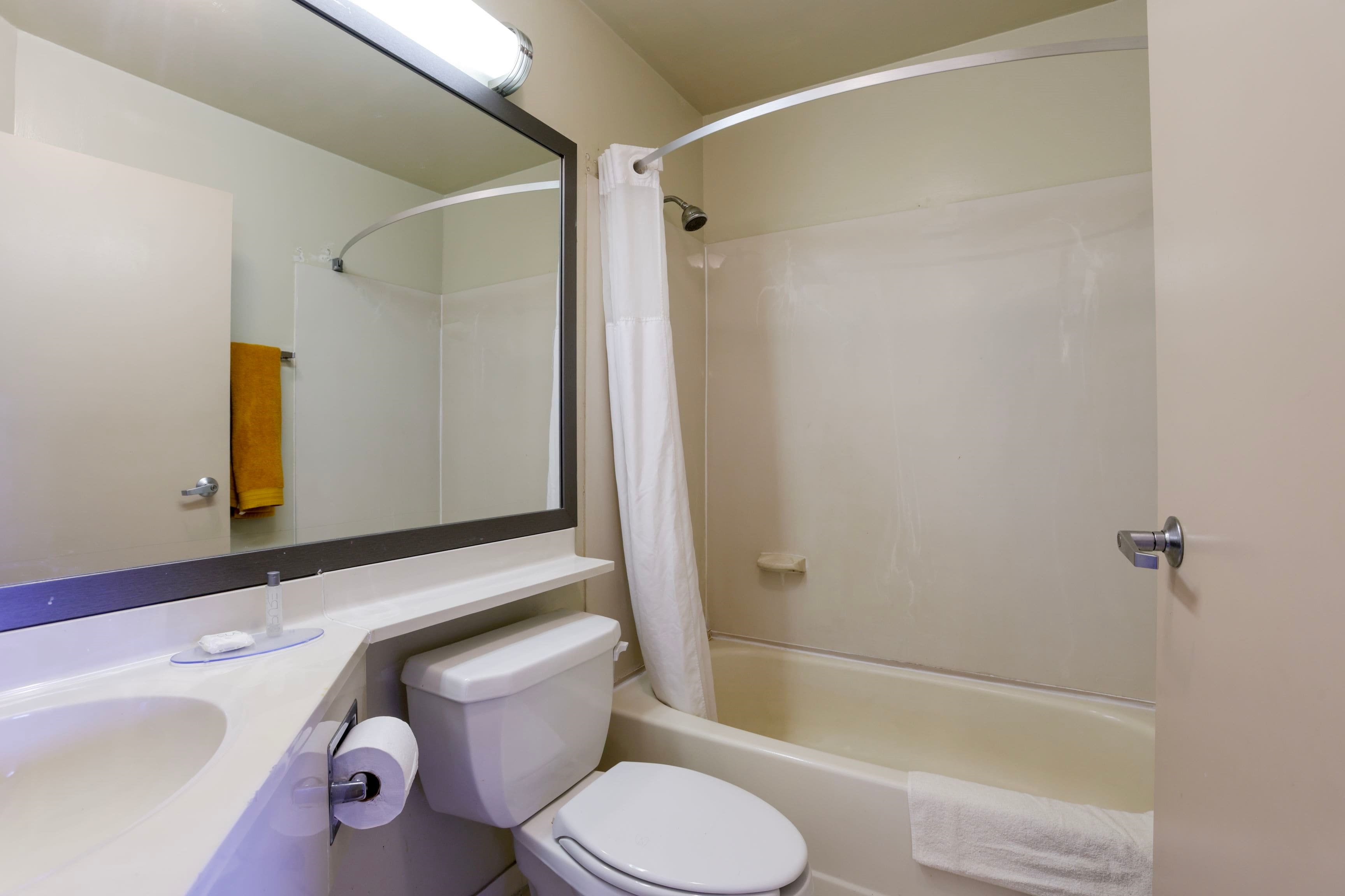 Copley Inn & Suites By OYO Akron OH 64/74