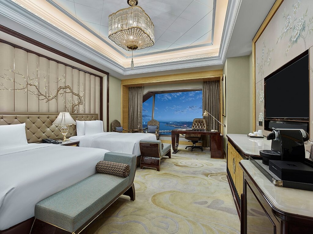 Executive, Twin Beds, Wanda Reign Wuhan 4/5
