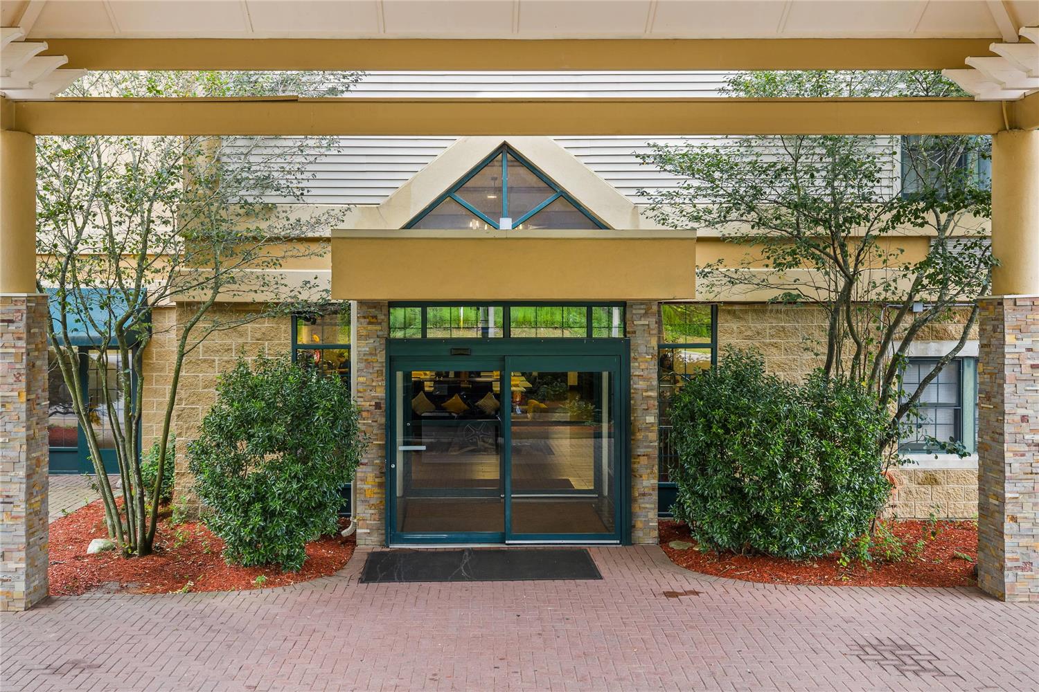 Comfort Suites Near Casinos 3/25
