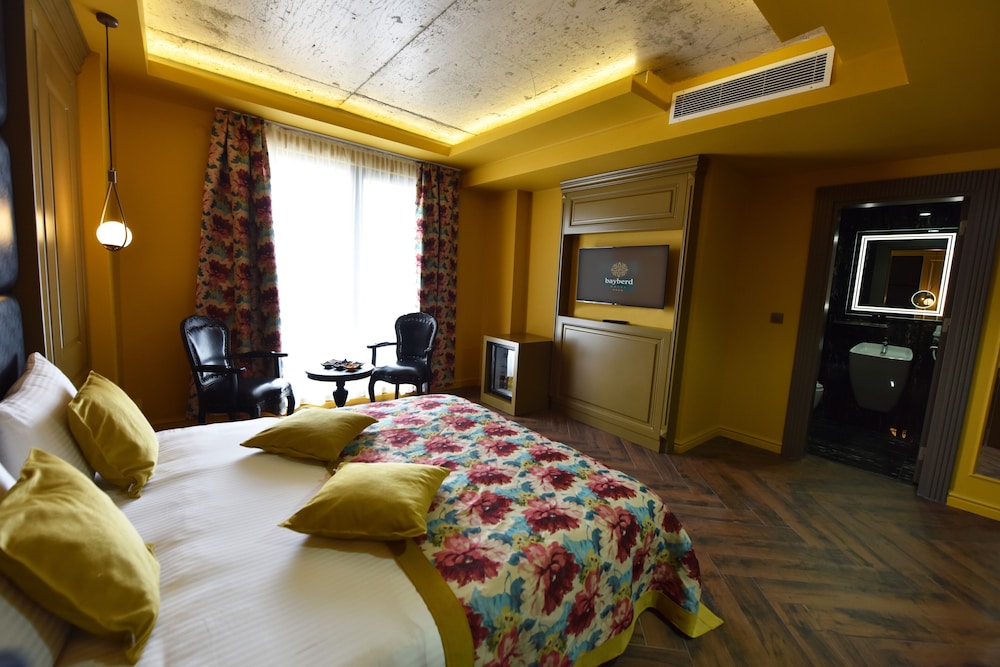 Bayberd Hotel 12/34