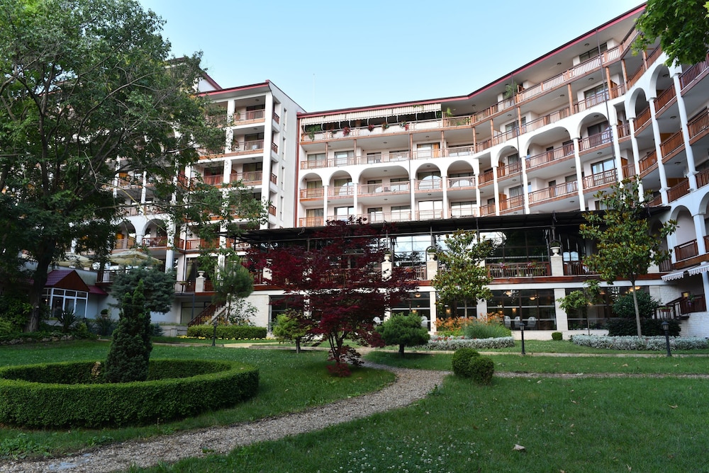 Estreya Park 5/50