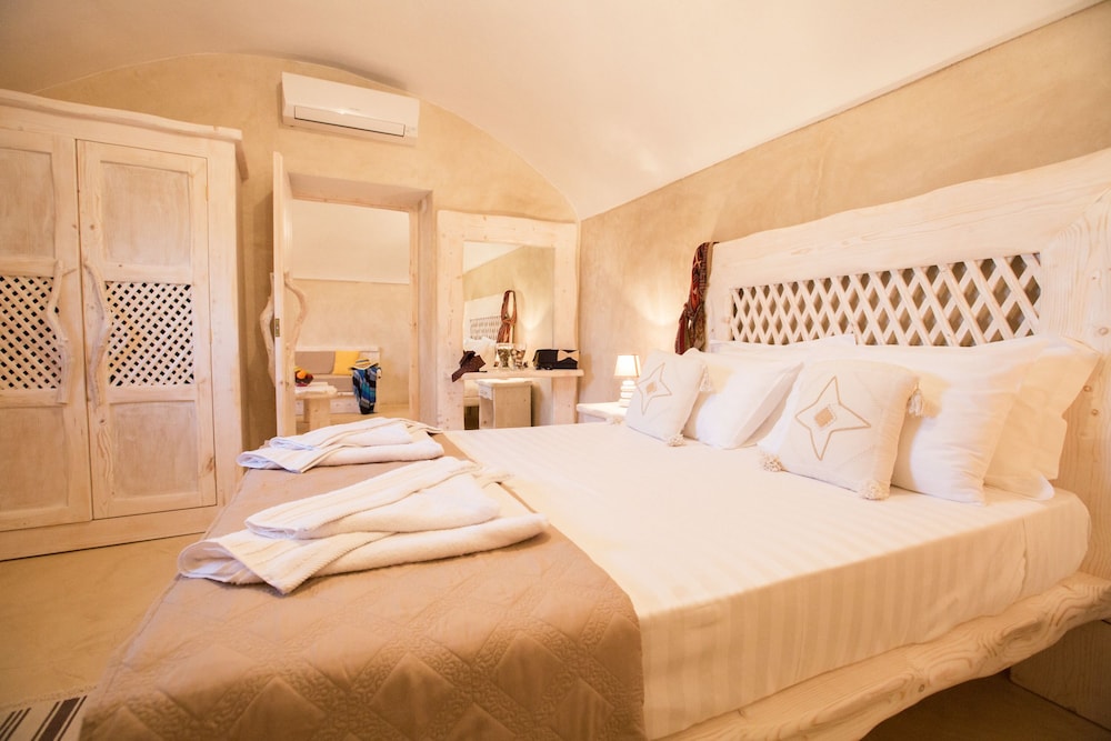 1 BEDROOM, PANORAMIC, VILLA, JETTED TUB