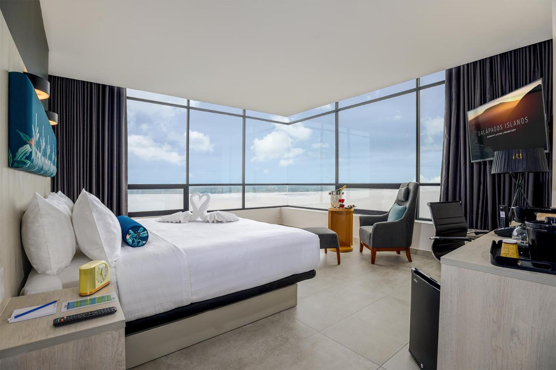 2 Rooms, Suite, King Bed, City and River View