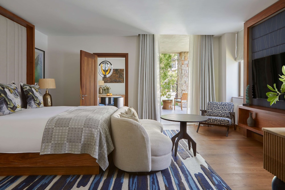 1 BEDROOM, ISLAND, SUITE