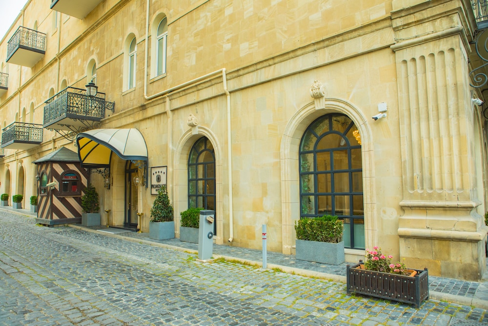 Promenade Hotel 43/50