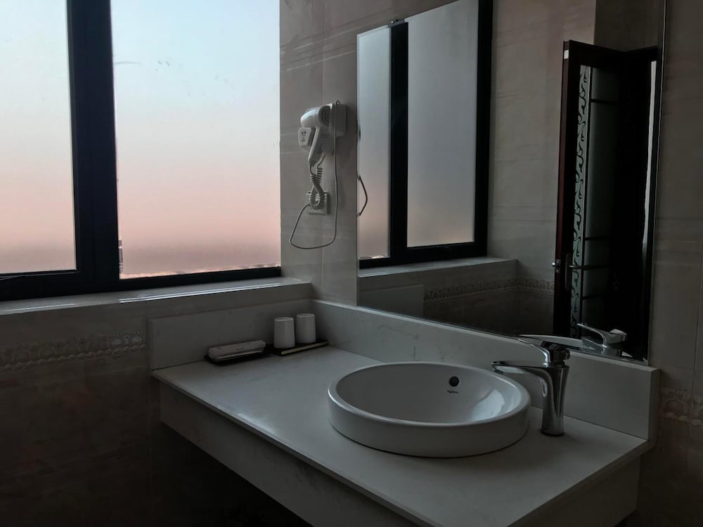 Hacinco Hotel 34/65