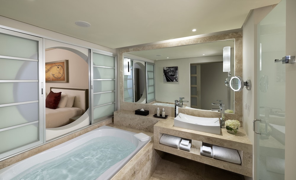 Junior Suite, King Bed, Nature View 4/4