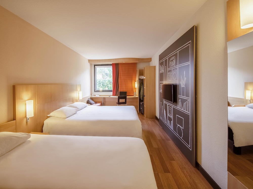 Room, 1 Double and 1 Single Bed