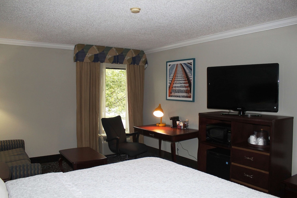 Hampton Inn Perry, GA 13/47