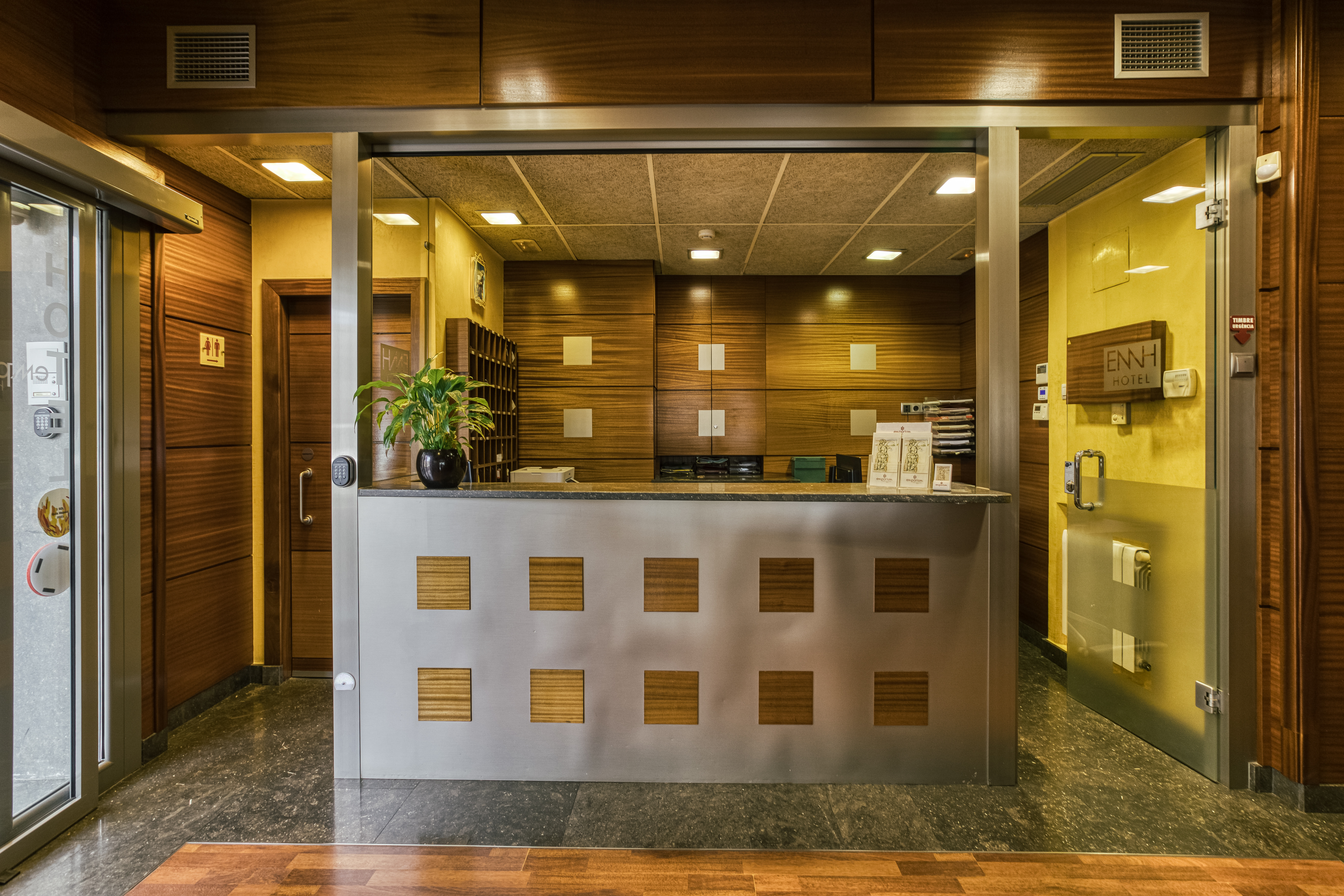 Emporium Hotel 7/42