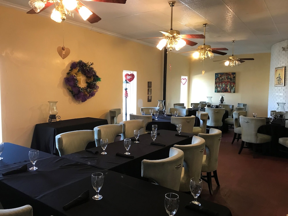Studio Suites Extended Stay 35/41