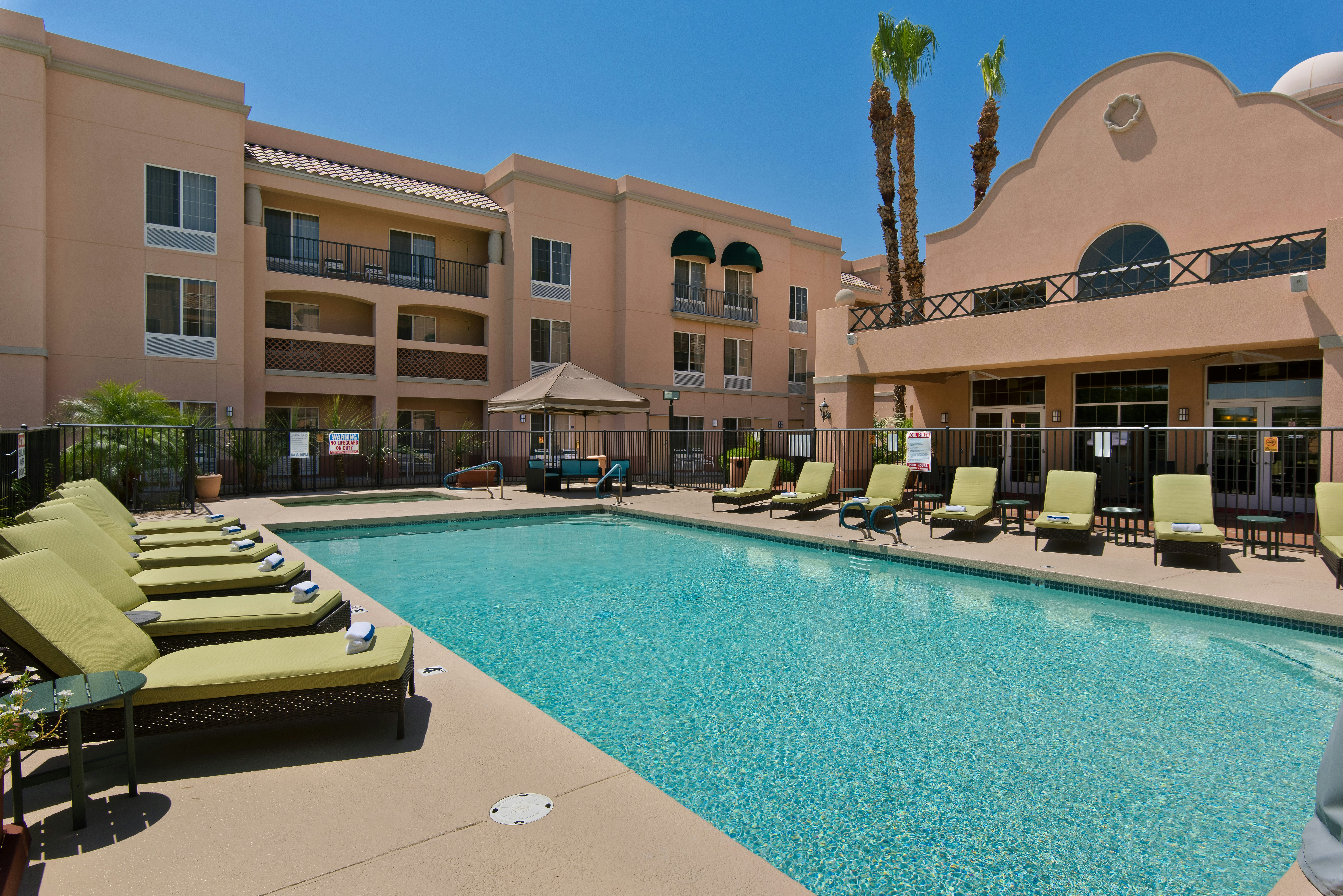Hampton Inn & Suites Phoenix/Scottsdale 45/47