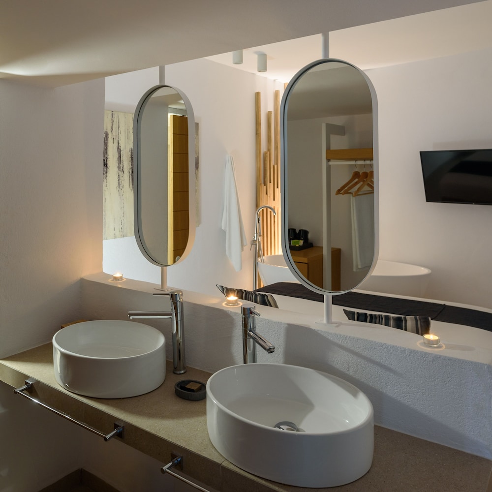 Muses Cycladic Suites 75/80