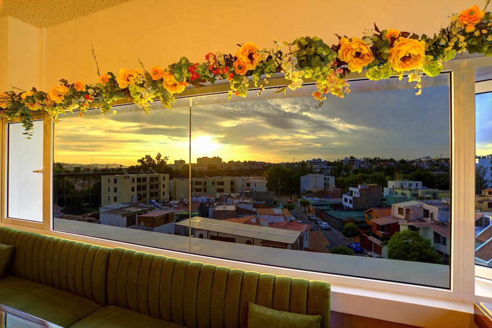 Mint Hotel 4/46