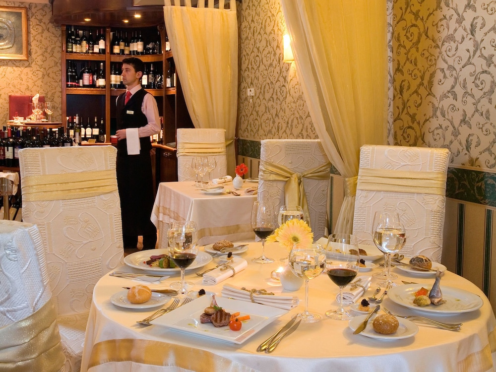 restaurant cafeteria
