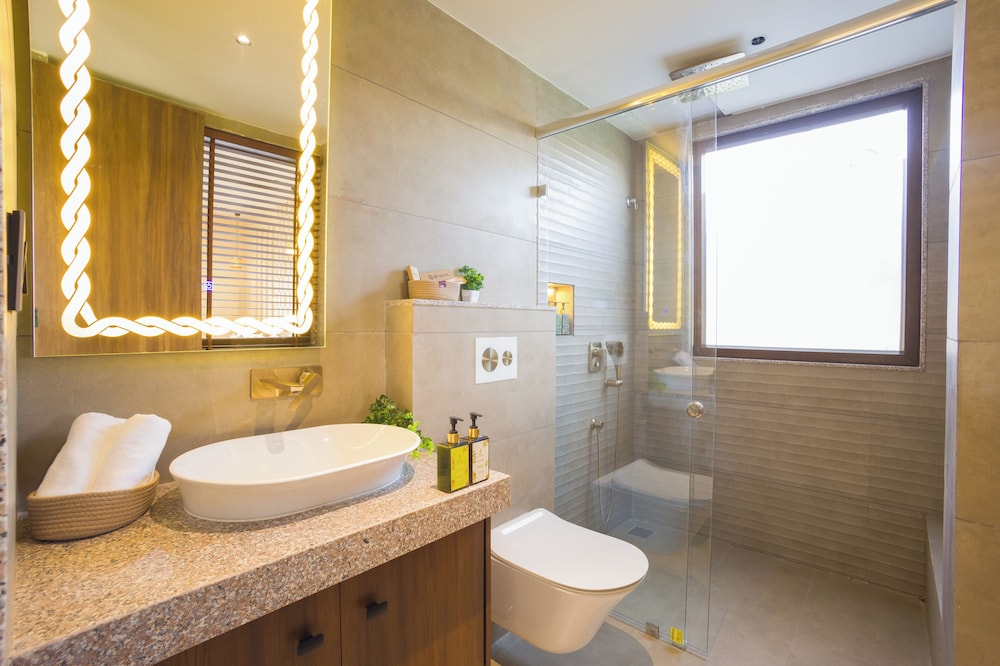 ELIVAAS Cows and Cuddles 4 BHK with Pvt Pool and Garden 64/68