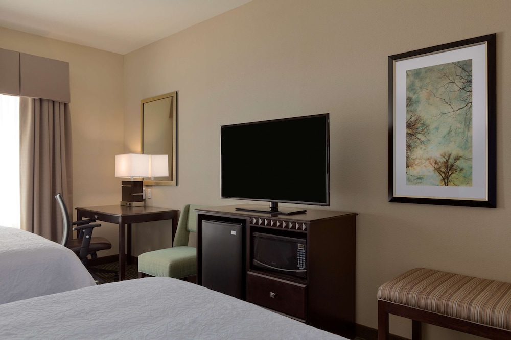 Hampton Inn & Suites Parkersburg Downtown 13/45