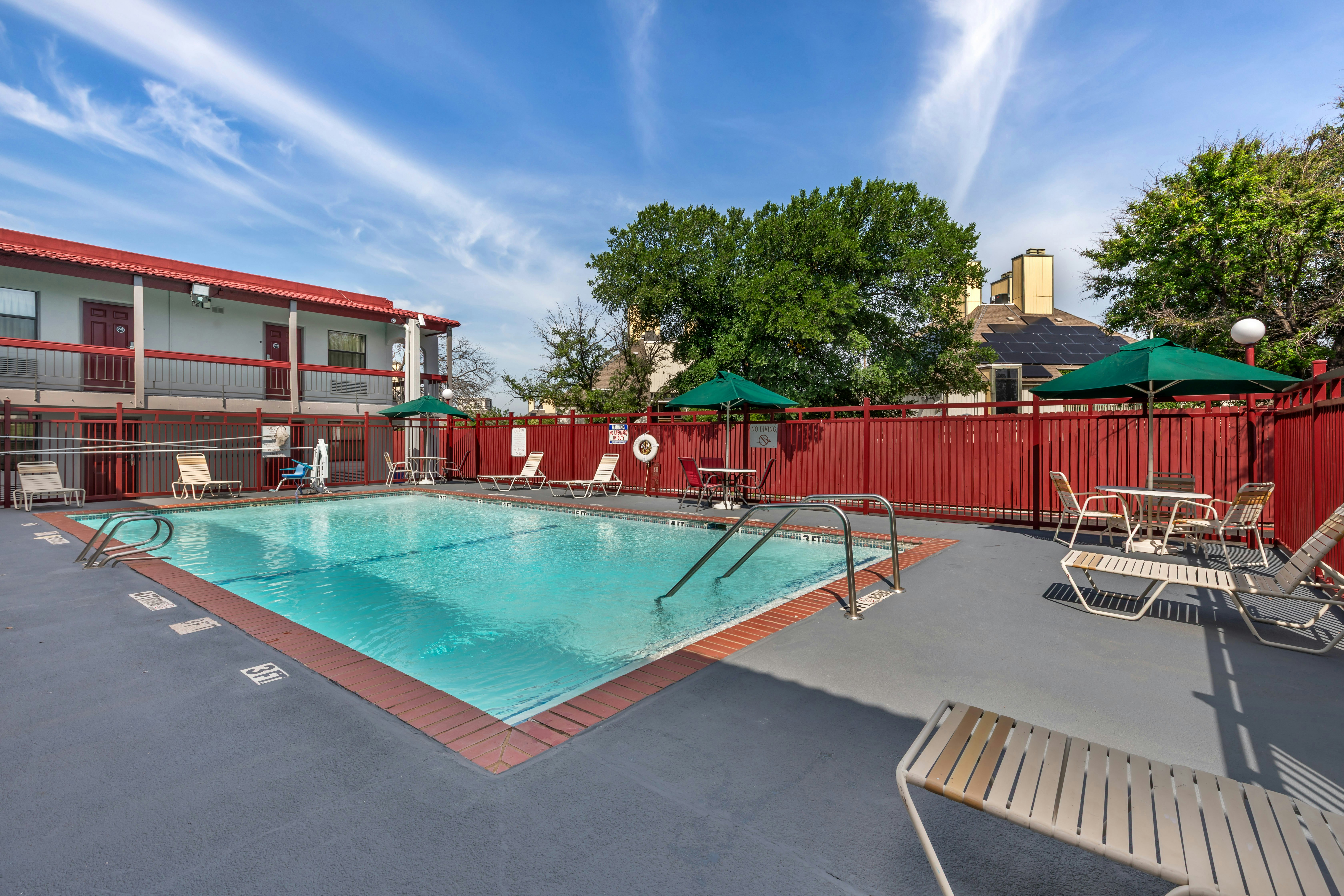 Red Roof Inn Dallas - Richardson 34/35