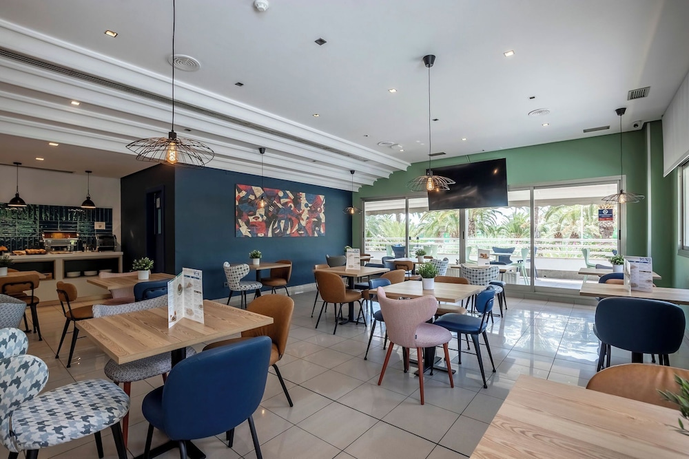 Travelodge Alicante Puerto 65/82