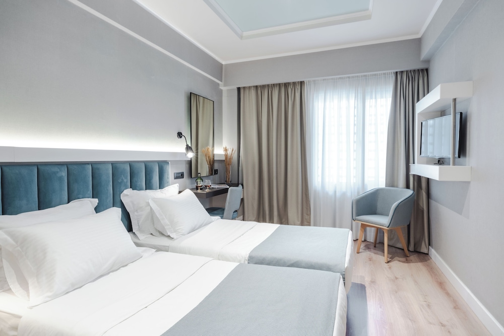ECONOMY, DOUBLE OR TWIN BED